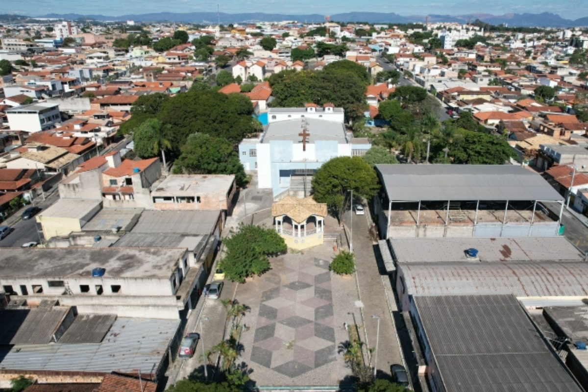 Obras acontecem no Conjunto Olímpia Bueno Franco e na praça Maria Coelho dos Reis
