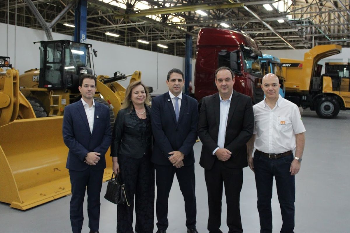 Flávio Roscoe, o presidente da Fiemg; Heron Guimarães, prefeito de Betim; e Bruno Baeta Ligorio, presidente do Sicepot em Minas, foram algumas das autoridades presentes na inauguração