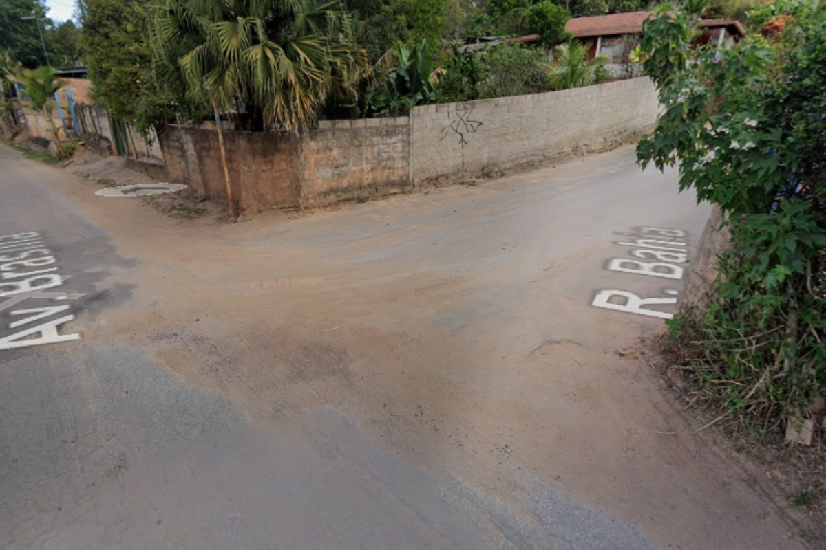 O crime aconteceu na rua Bahia esquina com esquina com Avenida Brasilia, quando um indivíduo armado abriu fogo contra a vítima. 