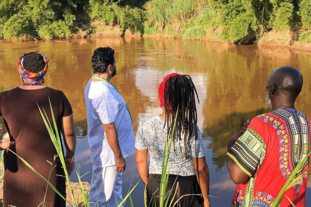 Diante do Rio Paraopeba, nasce a esperança de curar e reflorestar memórias. 