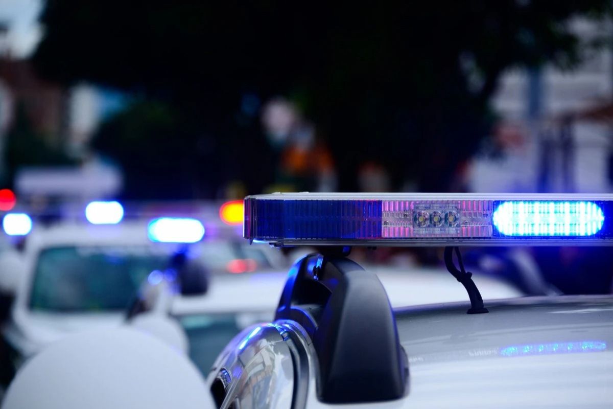 Vítima estava caída na rua Vera Cruz com perfurações de arma de fogo no corpo e na cabeça
