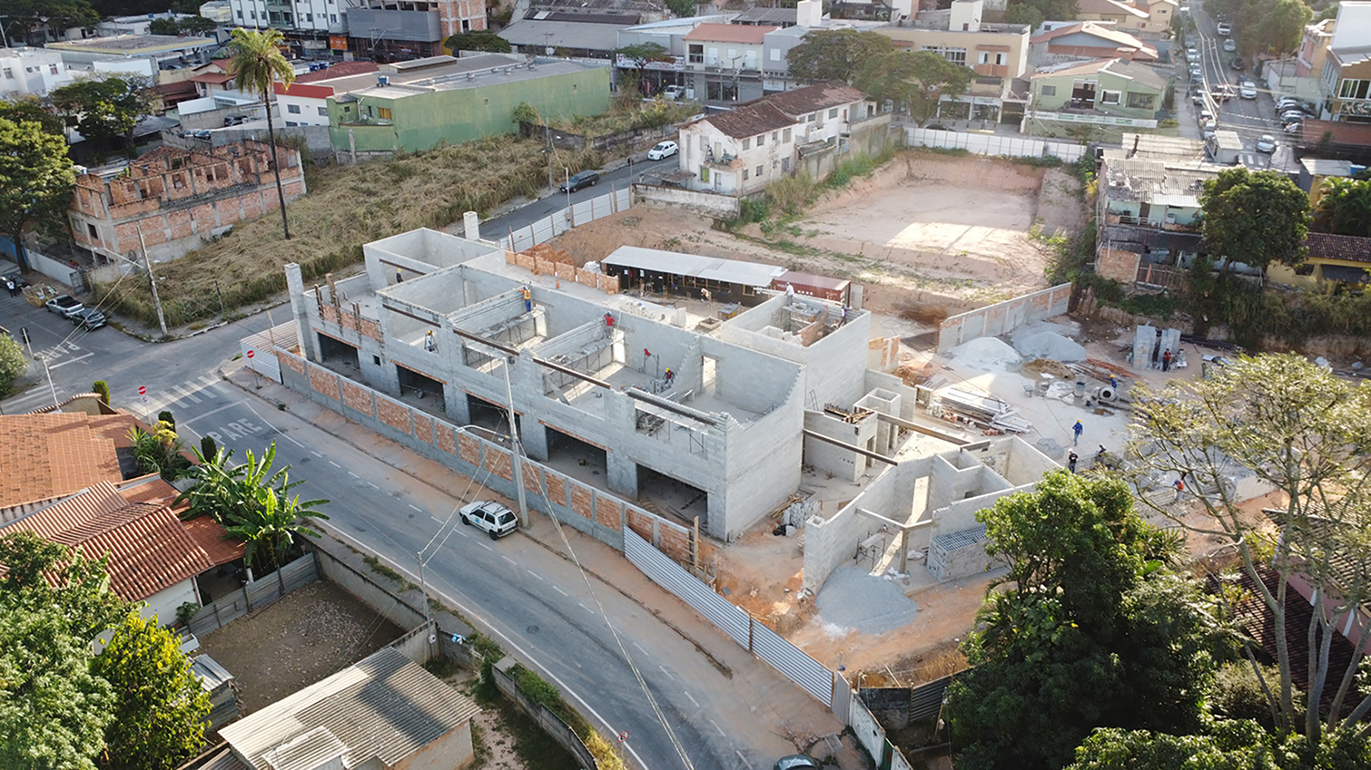 Escola Maple Bear deve inaugurar sua primeira unidade em Betim no primeiro semestre de 2026. Obras já estão em andamento no bairro Angola.