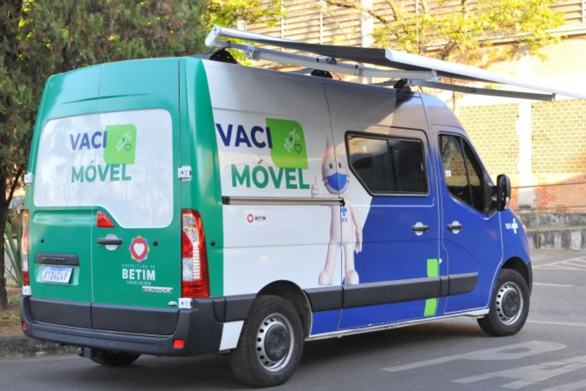 Vacimóvel é uma unidade móvel de vacinação que visa ampliar o acesso à imunização em Betim 
