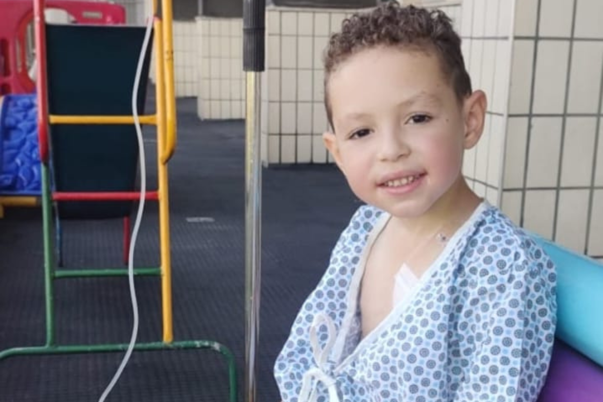 Bryan Gibson, de 8 anos, foi diagnosticado com leucemia linfoblástica aguda quando tinha apenas 2 anos e 8 meses