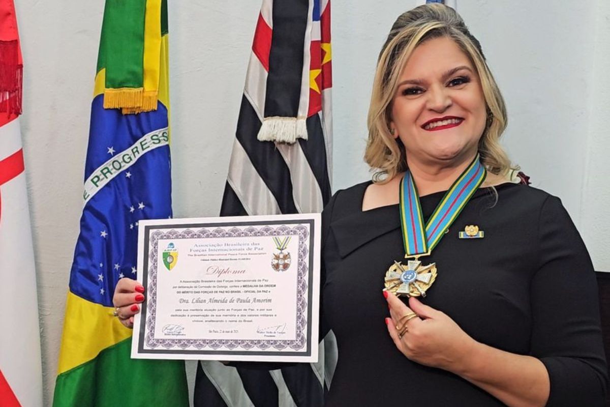 Lilian Almeida de Paula Amorim é psicoterapeuta, mentora e palestrante de Betim