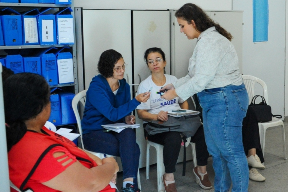 As trocas estão sendo realizadas diretamente nas Unidades Básicas de Saúde (UBSs) onde os pacientes já são acompanhados.
