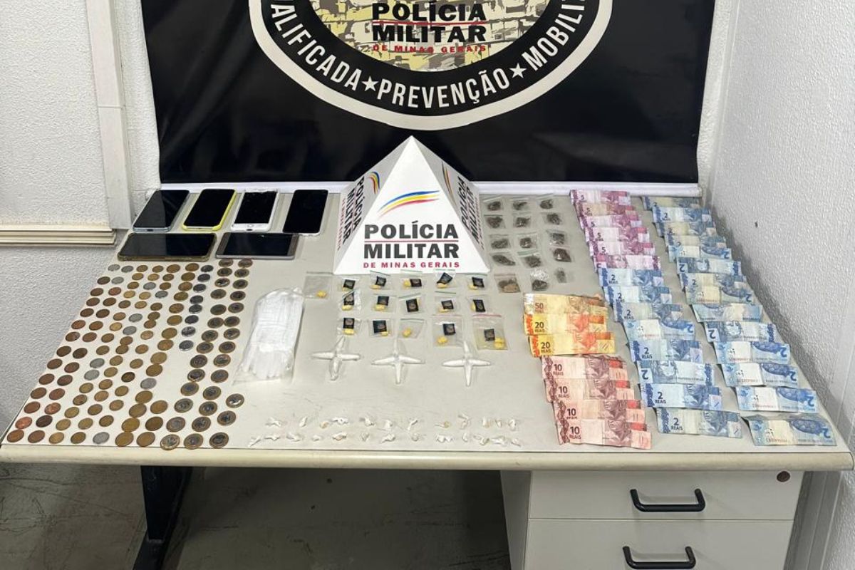 Material apreendido pelo militares foi encaminhado para a delegacia

