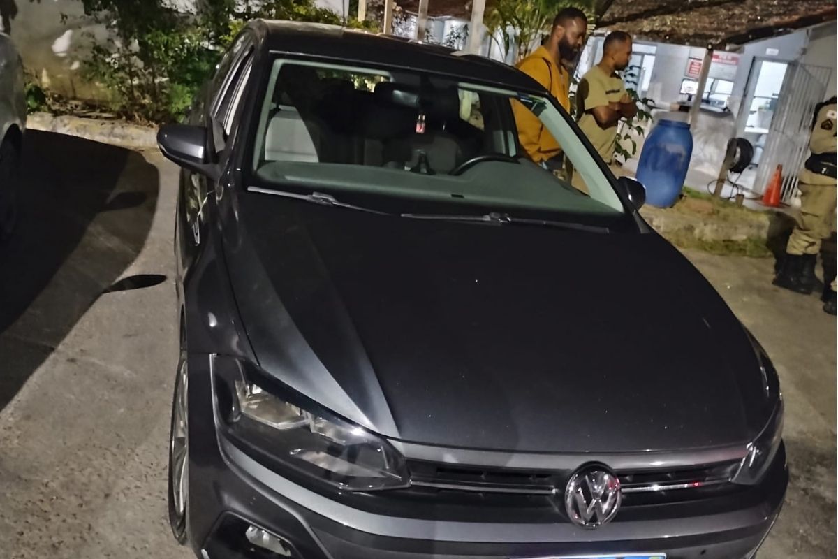 Suspeito de receptar o veículo roubado pelo rapaz de 19 anos foi detido
