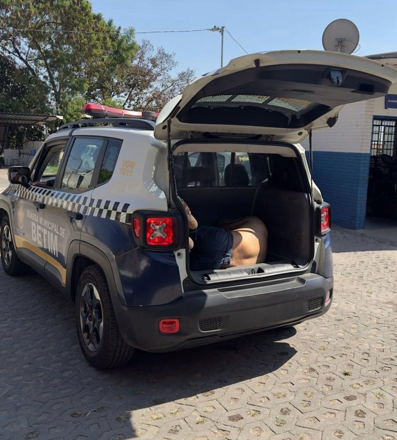 O homem detido tem registros anteriores por roubo, receptação e roubo de carga