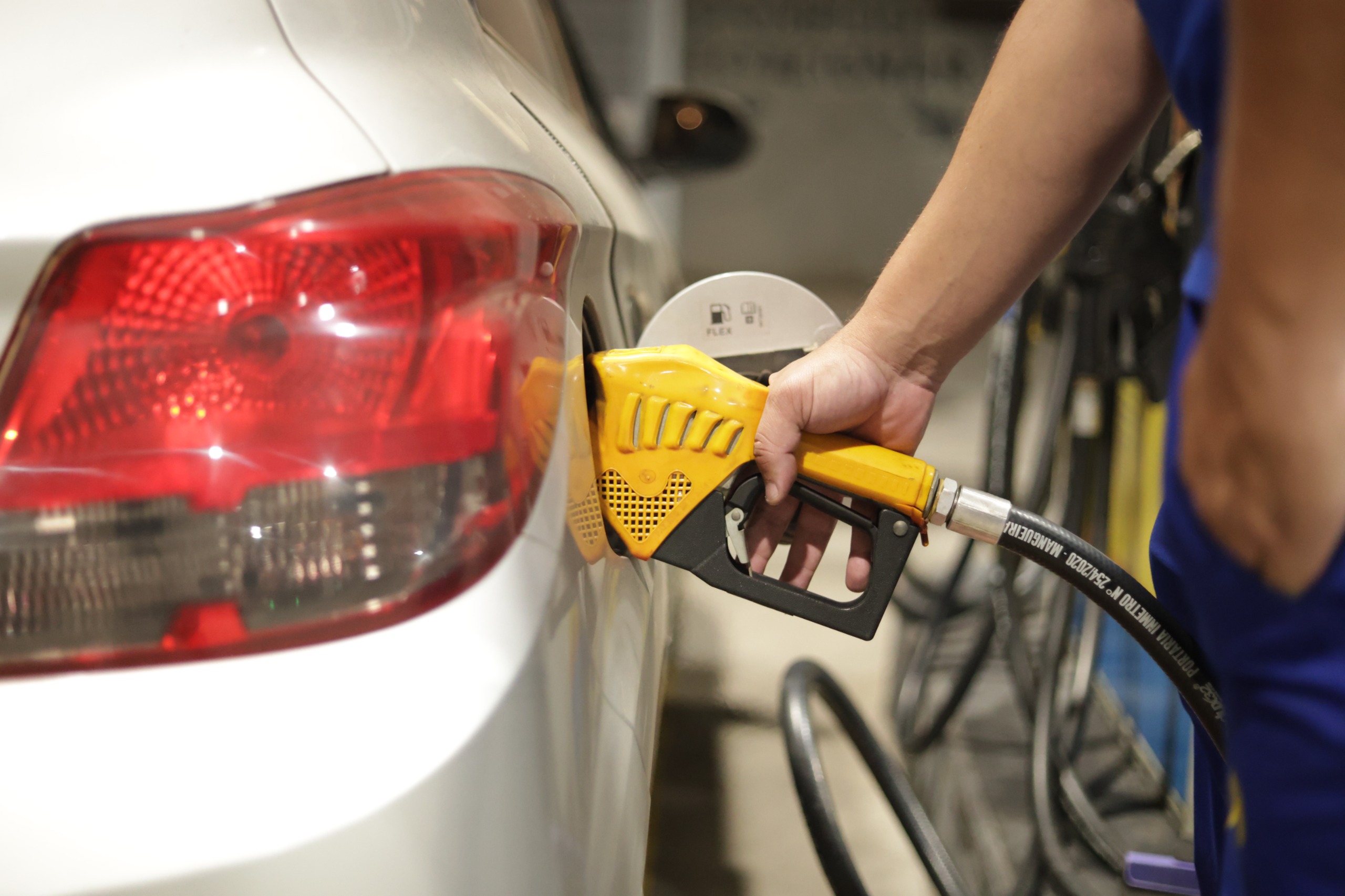 Menor preço encontrado para gasolina no município foi R$ 5,80, e mais alto, R$ 6,39; já etanol variou entre R$ 4,04 e R$ 4,39