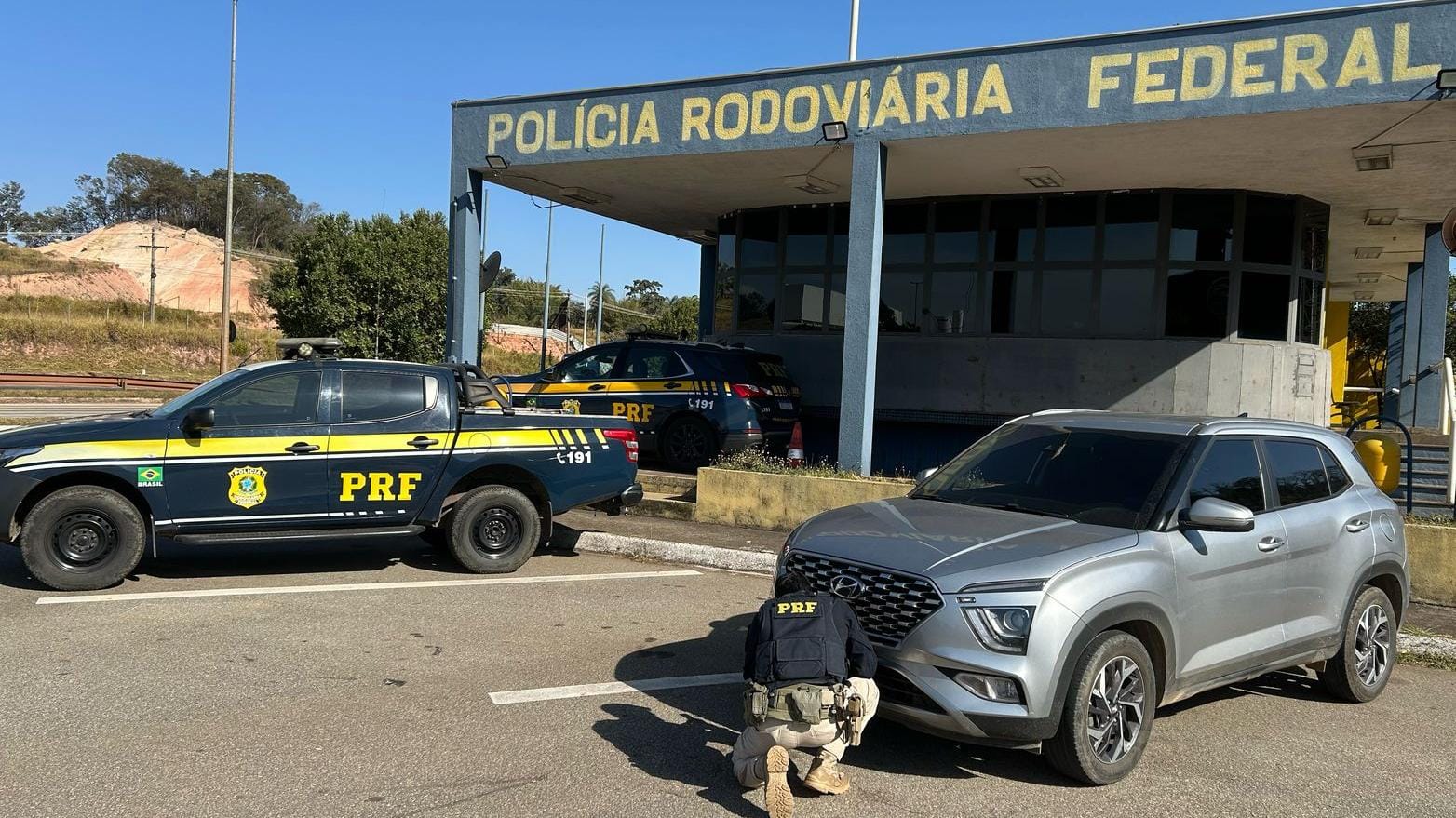 O veículo foi removido e levado para um pátio credenciado. A ocorrência segue agora sob investigação