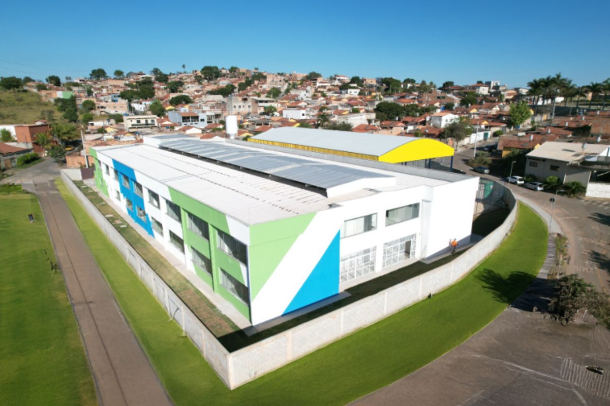 Escola vai funcionar das 7h às 16h30, em dois turnos, com capacidade de atender cerca de 800 alunos do 1º ao 9º do ensino fundamental