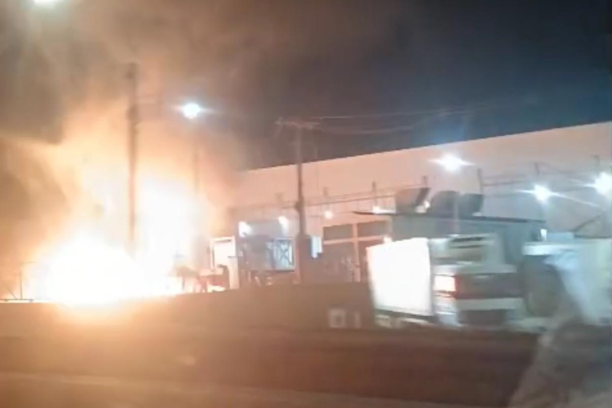 Testemunhas relataram ter ouvido forte ruído semelhante a vazamento de gás pressurizado, seguido por altas chamas e explosões
