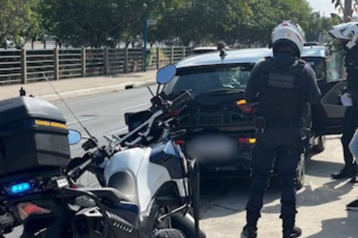 Veículo foi removido, e suspeito foi levado para a delegacia da Polícia Civil de Betim