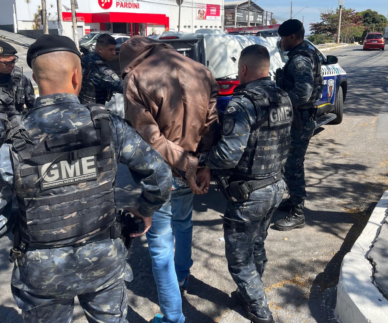 O jovem teria afirmado aos guardas que vendia drogas há cerca de três meses