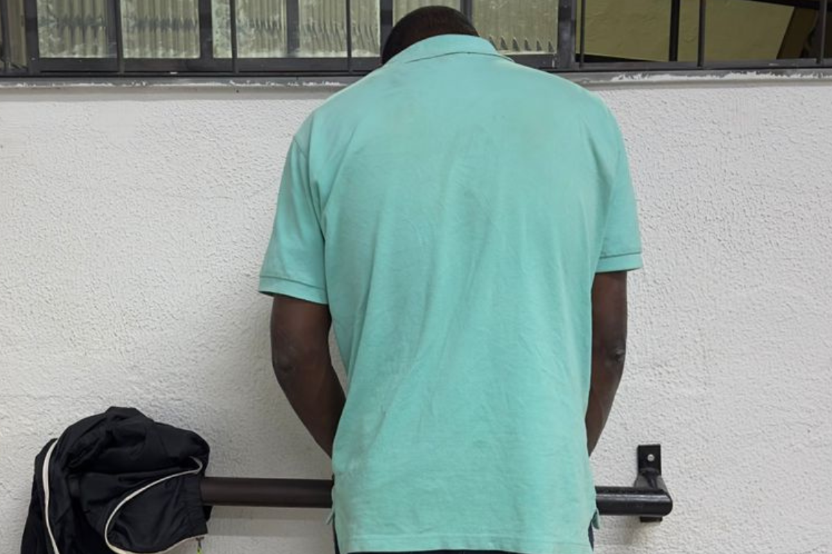 O homem já era conhecido da polícia; ele foi conduzido à Delegacia de Plantão, onde prestará depoimento.