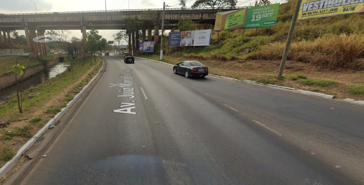 Colisão aconteceu por volta das 10h30, debaixo do viaduto da Via Expressa