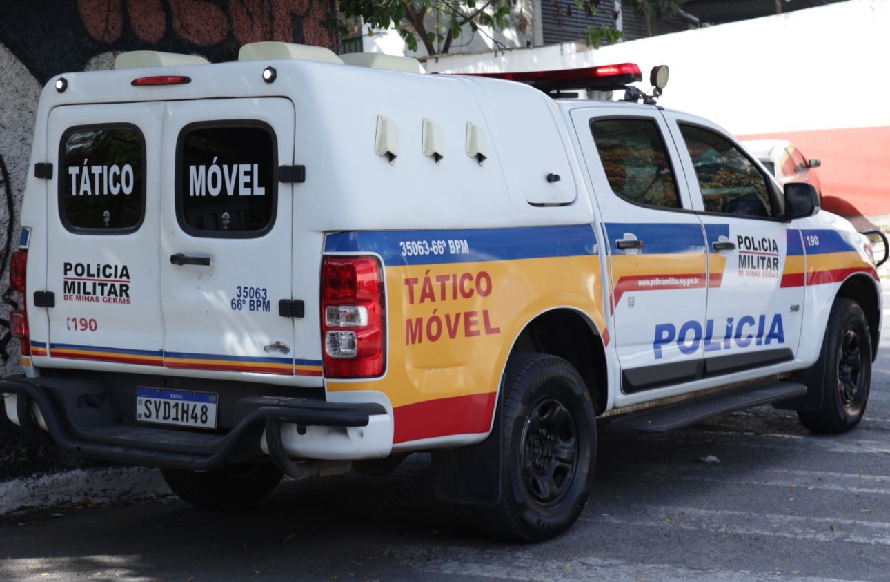  De acordo com a polícia, foi apreendido com ele um revólver calibre .38 com numeração raspada, três munições intactas e duas deflagradas