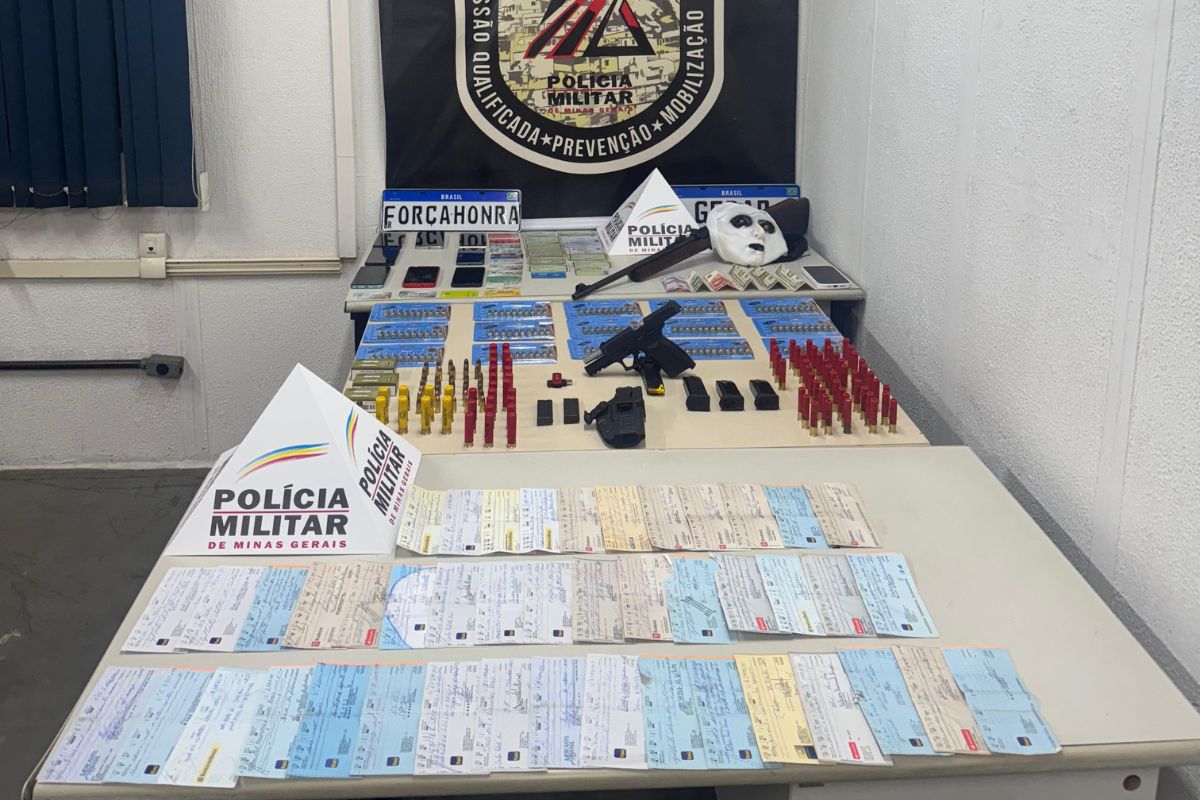 A mulher e o material apreendido foram encaminhados para a Delegacia de Polícia Civil de Betim