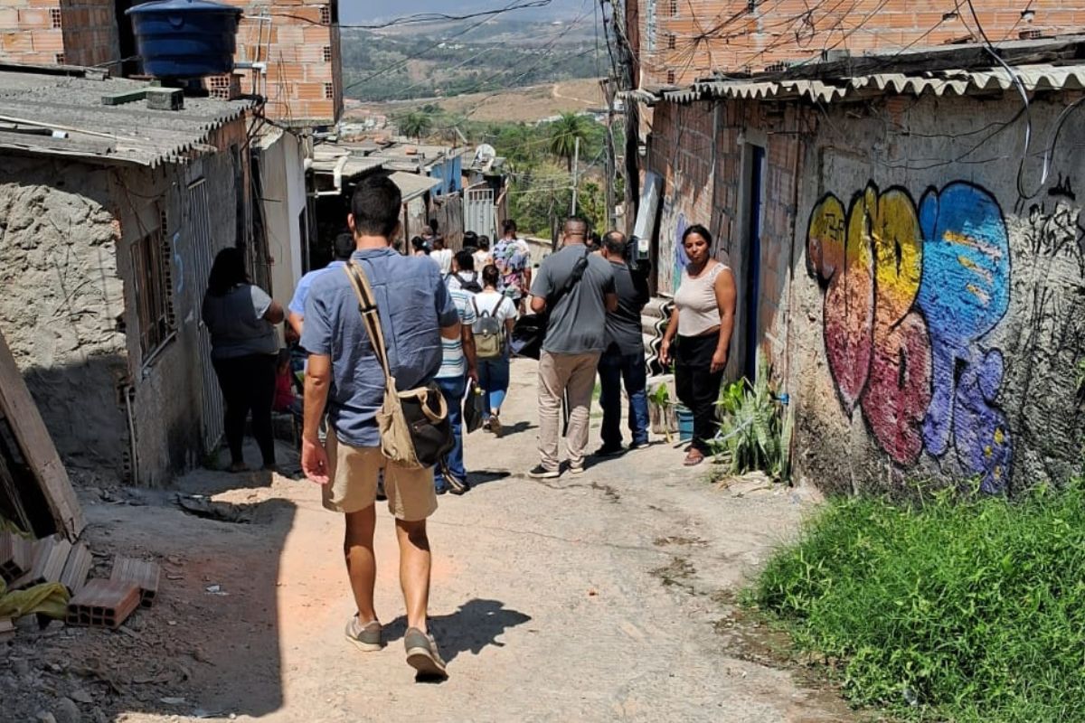 Embora não conte com serviços básicos, comunidade não correria risco de despejo