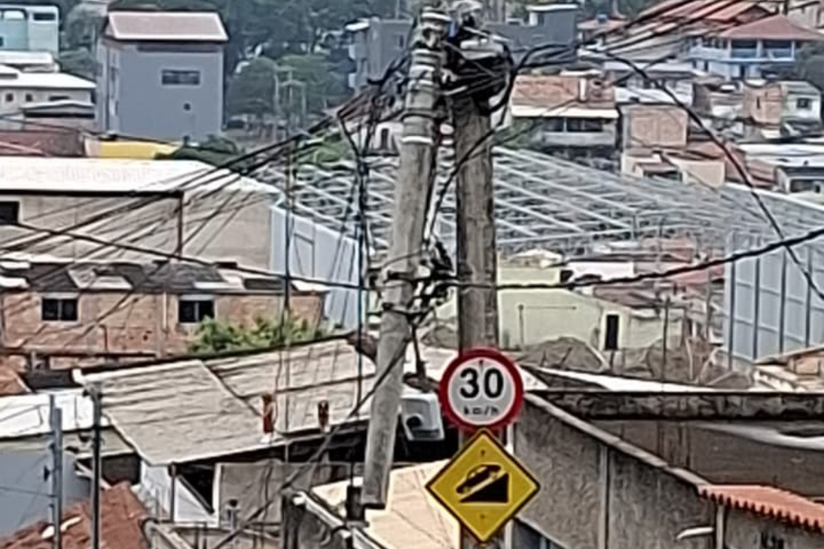 Primeiro dia da primavera foi marcado por incidentes, como postes quebrados e quedas de árvores na cidade