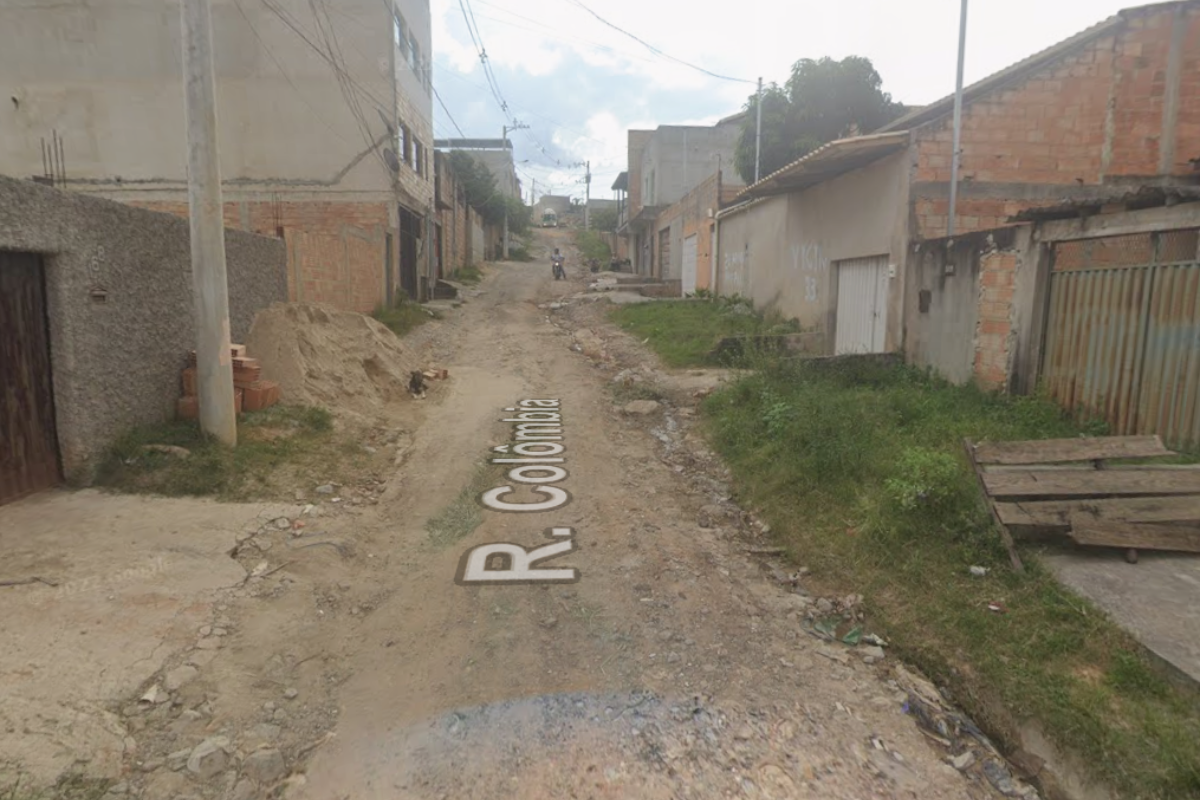Segundo informações da Polícia Militar, o casal estava na porta da residência quando um veículo Ônix prata passou pelo local