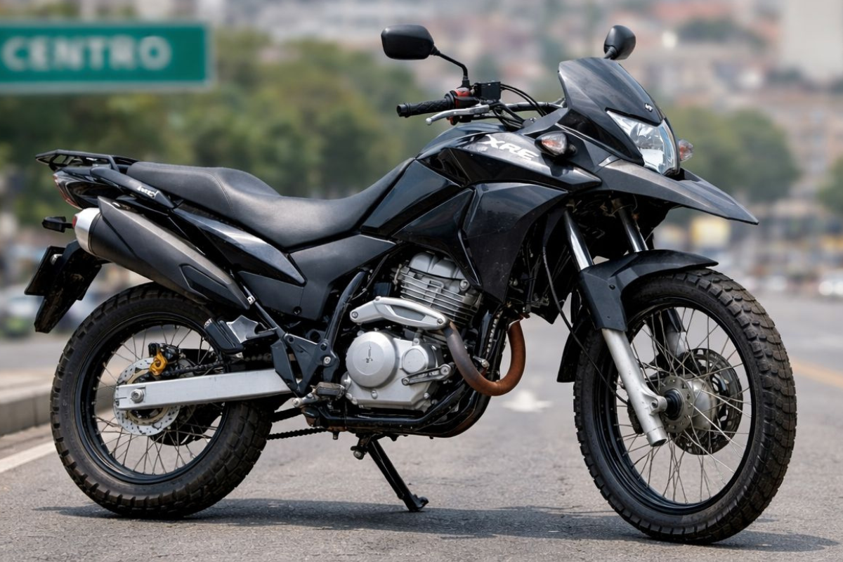  Diante das irregularidades administrativas, a moto foi removida para o pátio credenciado do Detran-MG