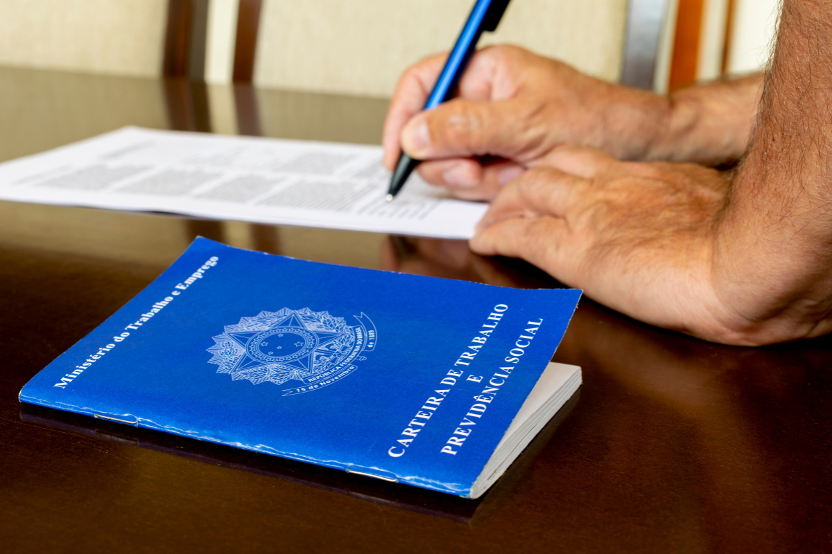 Candidatos devem levar carteira de trabalho (impressa ou digital), currículo atualizado e documento de identidade com foto