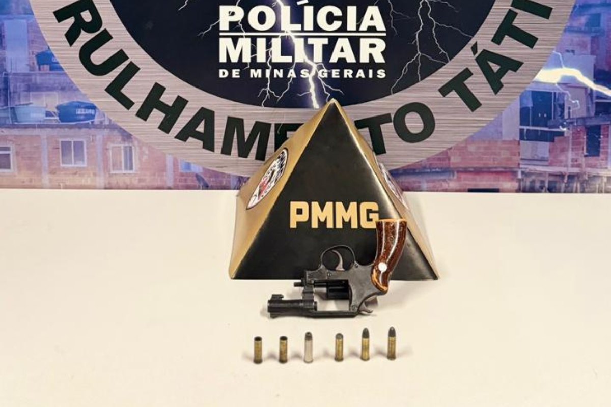 Polícia Militar apreendeu um revólver calibre .38, quatro munições intactas, duas deflagradas e a motocicleta