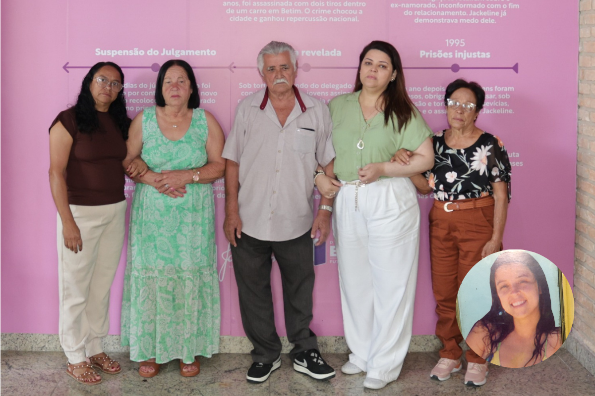Da esquerda para a direita: prima, mãe, pai, irmã e tia de Jackeline de Oliveira (no detalhe), assassinada em 1994