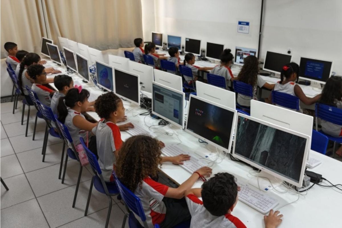 Selo reconhece redes públicas de ensino que se destacam pela garantia da alfabetização de crianças 