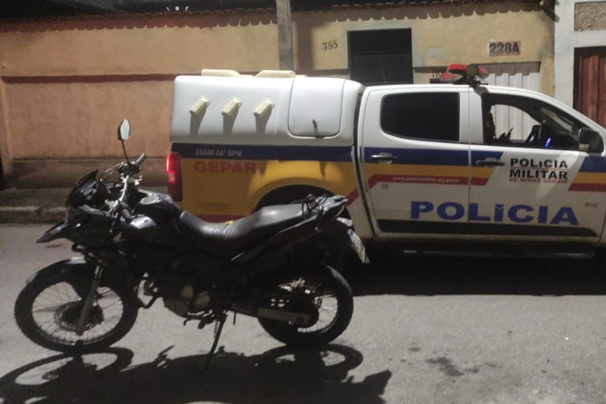 Motocicleta Honda XRE foi localizada na rua Rio de Janeiro, na regional Imbiruçu