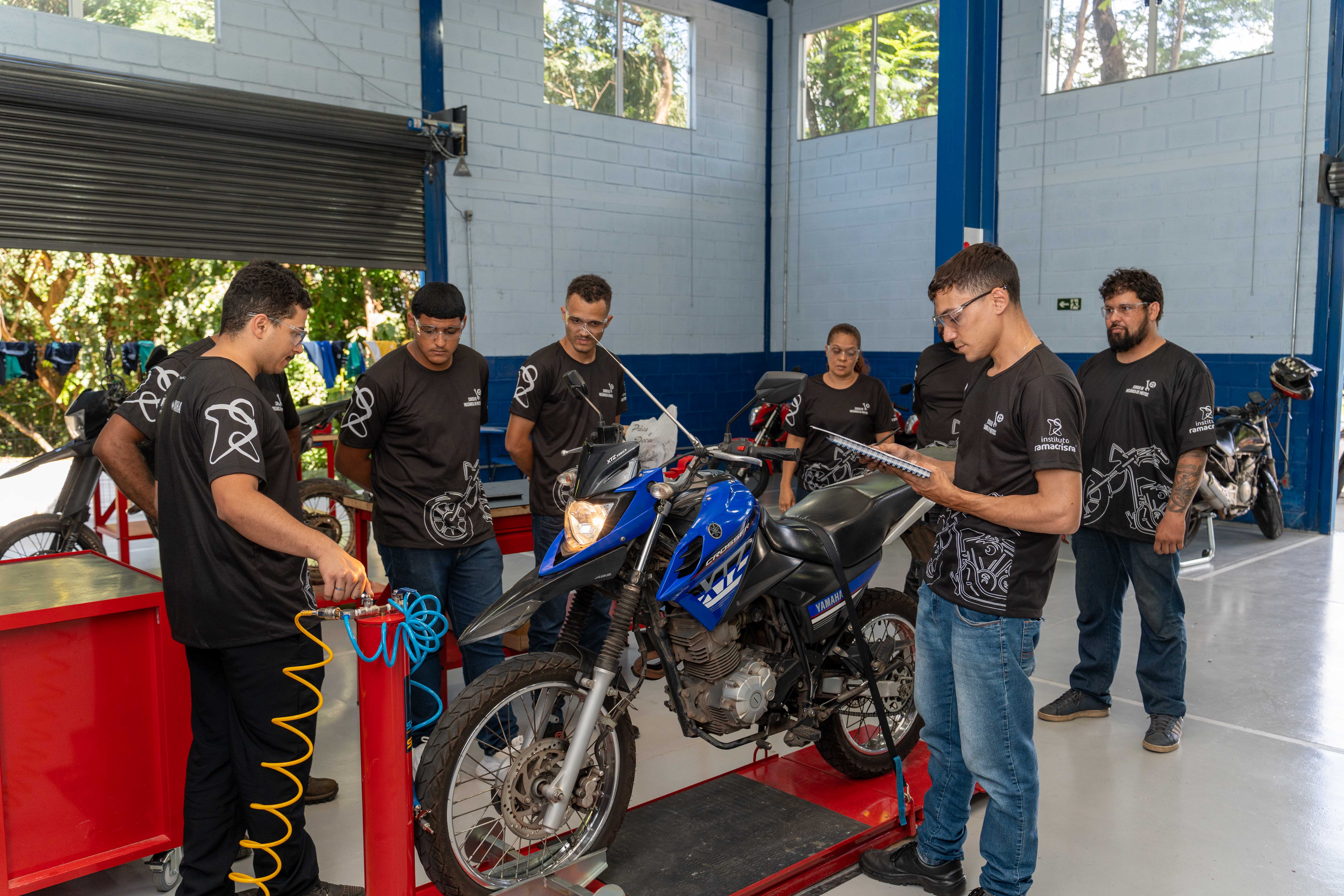 Formação em mecânica de motos é uma das opções oferecidas pela instituição