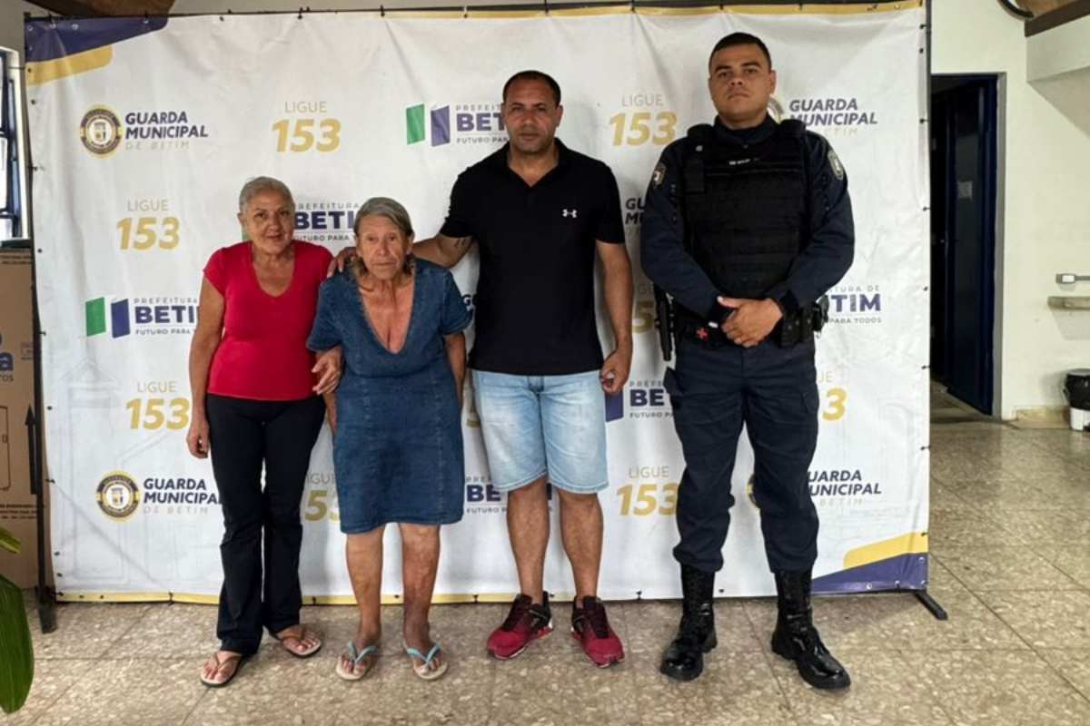 Após a localização dos parentes, o filho da idosa compareceu à unidade, fez o reconhecimento e ficou responsável por levá-la para casa