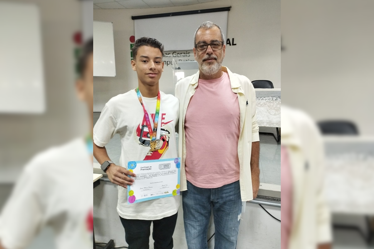 Bernardo Andrade tem 14 anos e cursa o nono ano do ensino fundamental
