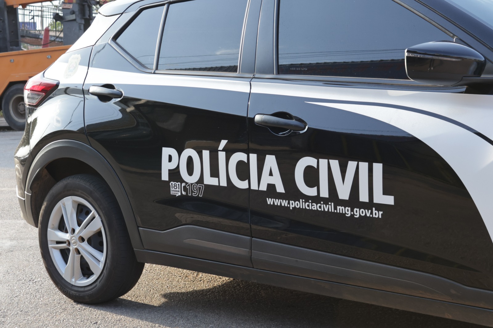 Perícia esteve no local para coletar vestígios e informações