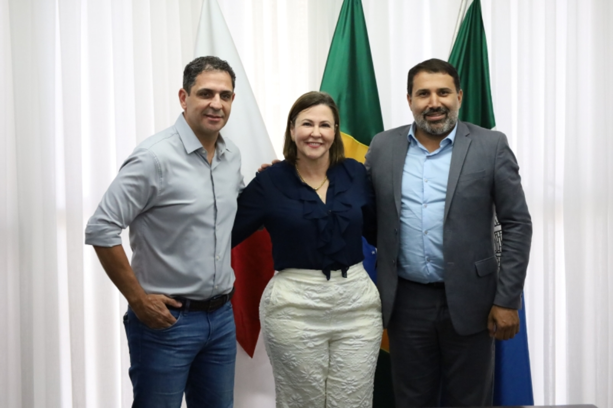 Ato de transmissão temporária de cargo ocorreu no gabinete do prefeito