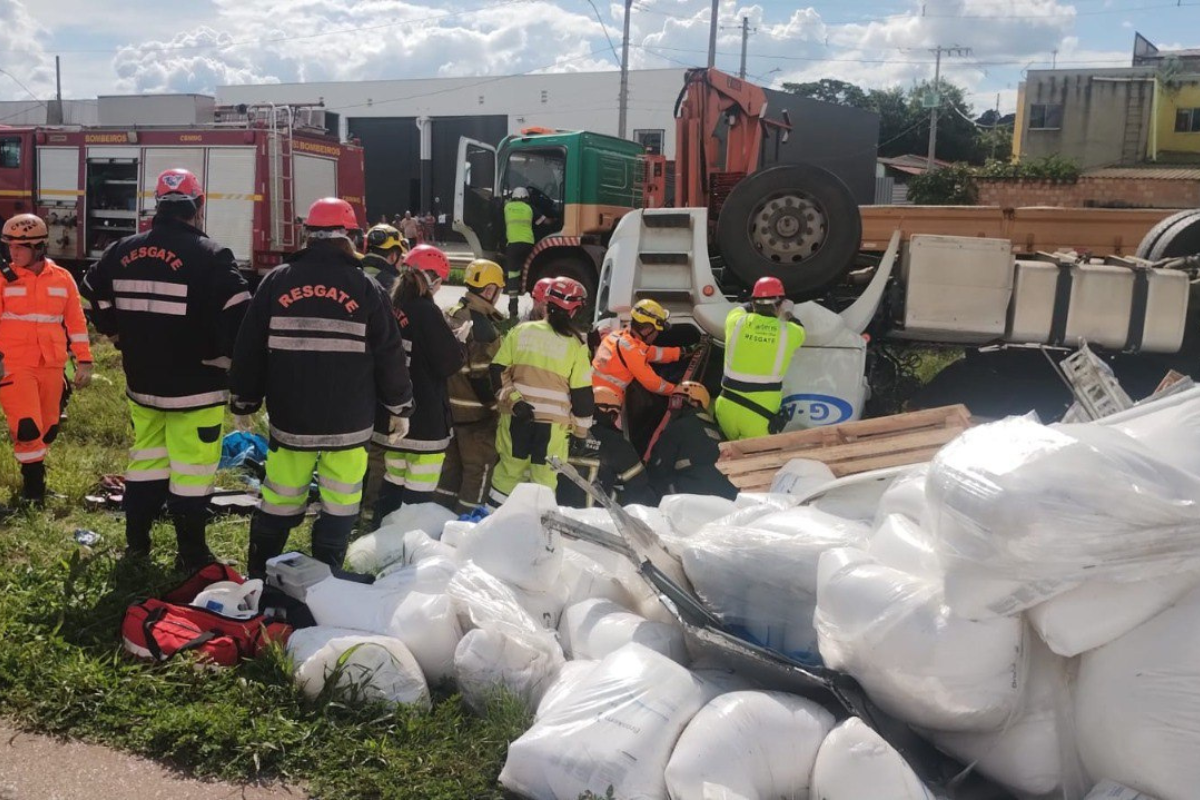 Cabine ficou praticamente destruída