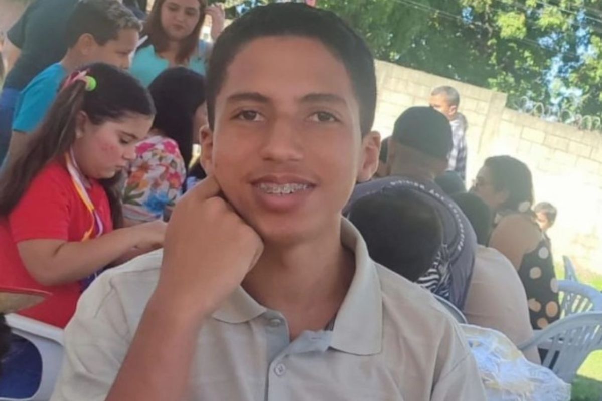 Segundo a mãe, Emanuel Camilo Nerio de Oliveira, de 17 anos, está em casa e bem