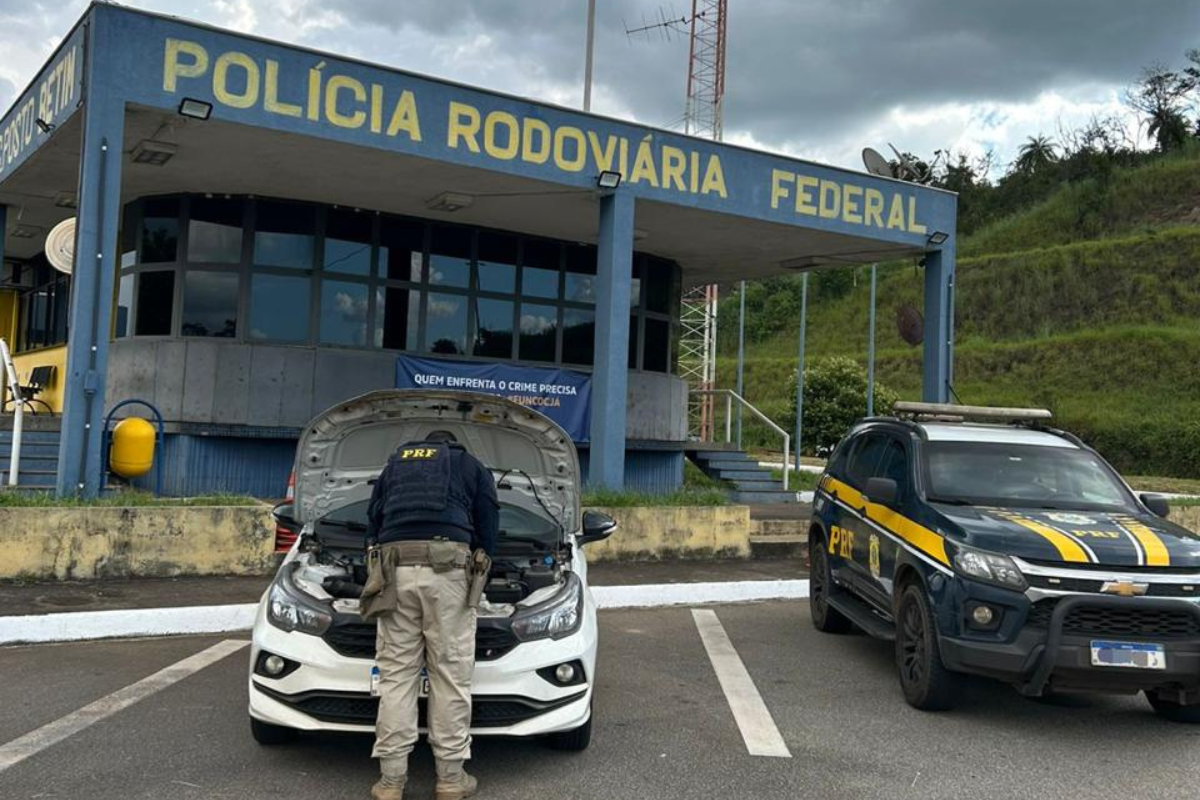 Homem de 35 anos foi detido após ser flagrado conduzindo veículo com sinais de adulteração, nessa segunda-feira (6/4)