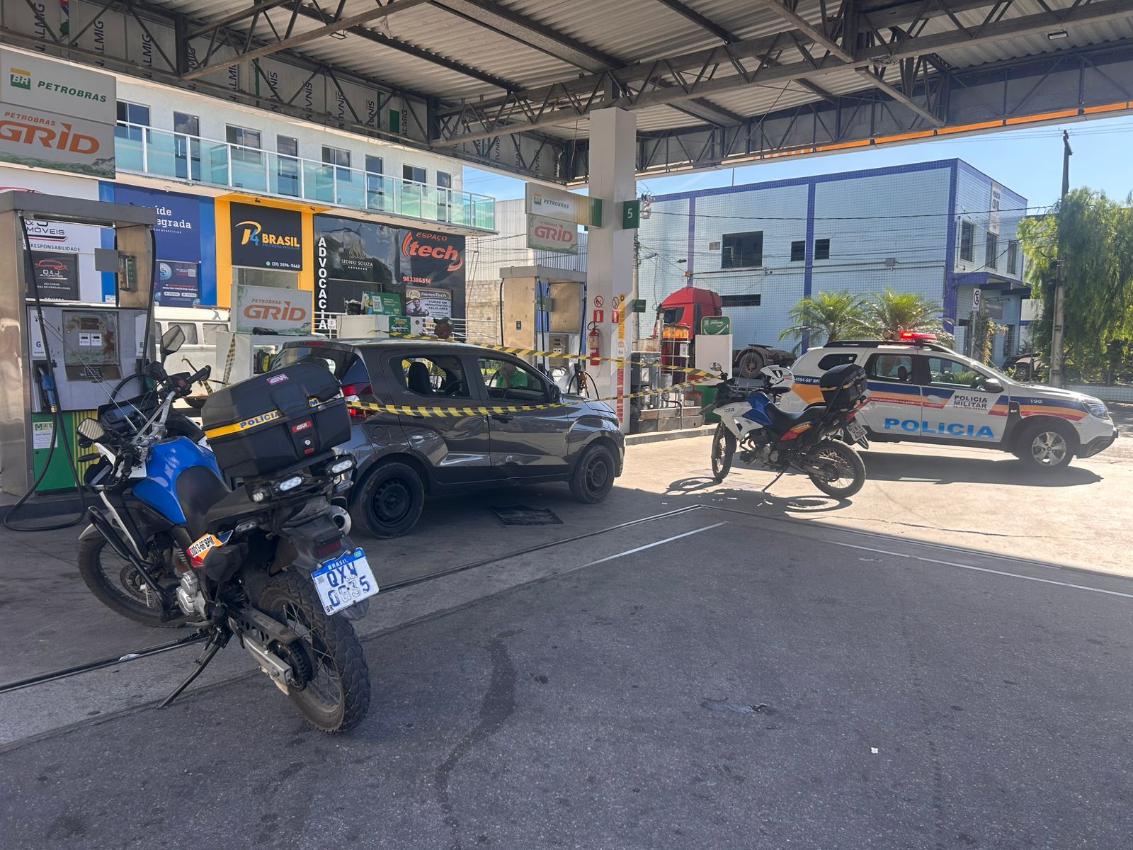 Carro da vítima foi encontrado em um posto de combustíveis com um dos suspeitos de cometer latrocínio