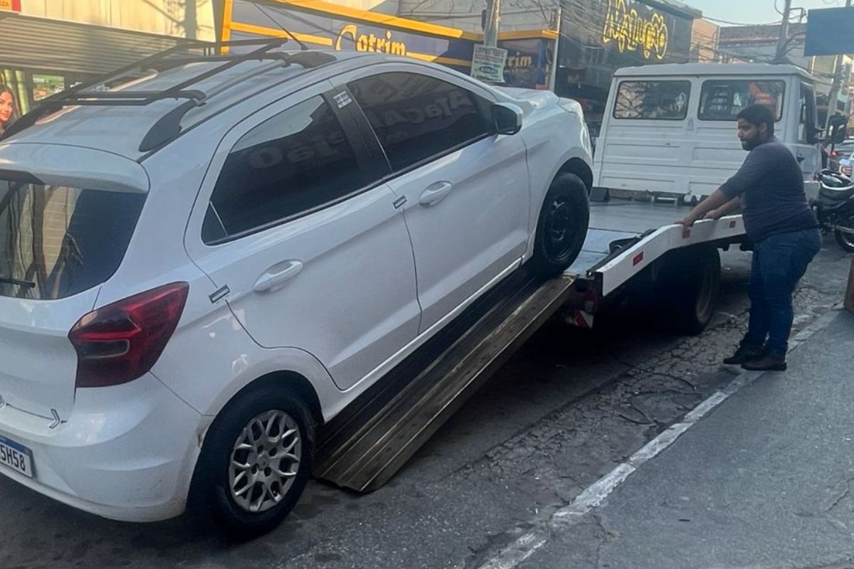 Veículo foi removido até um pátio credenciado localizado às margens da BR-381