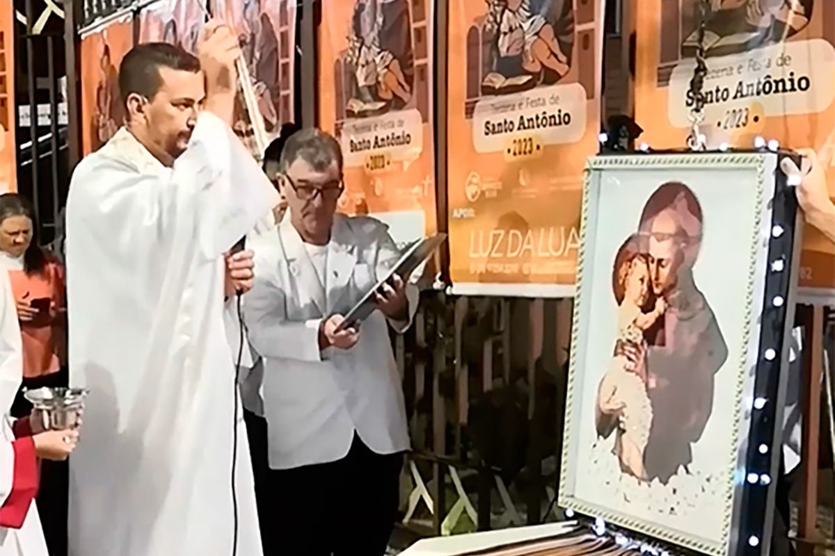 Fiéis poderão participar de missas, adoração ao Santíssimo, bênção aos solteiros, entrega da imagem peregrina do santo, barrinhas, música ao vivo, passeio ciclístico e da devoção a Santo Antônio