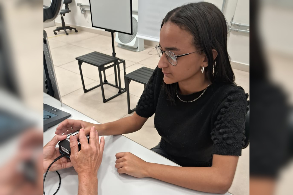 É indispensável apresentar carteira de identidade e comprovante de endereço, que podem ser físicos ou digitais