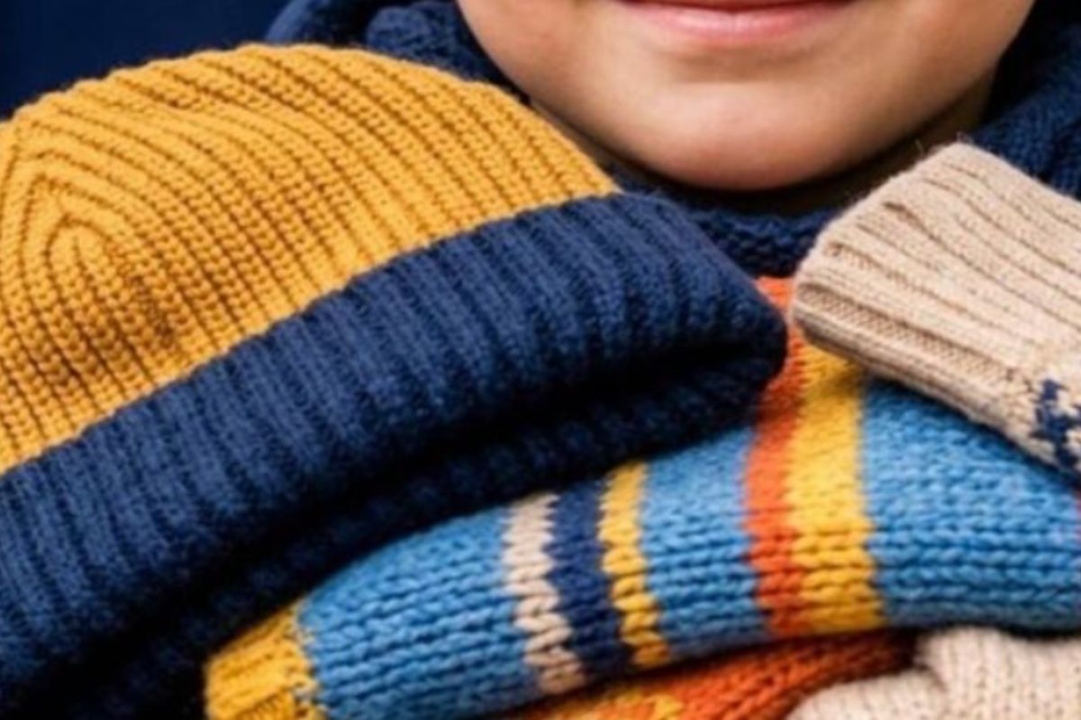 Campanha está recebendo doações de agasalhos, blusas de frio, calças, meias, cobertores e outras peças infantis