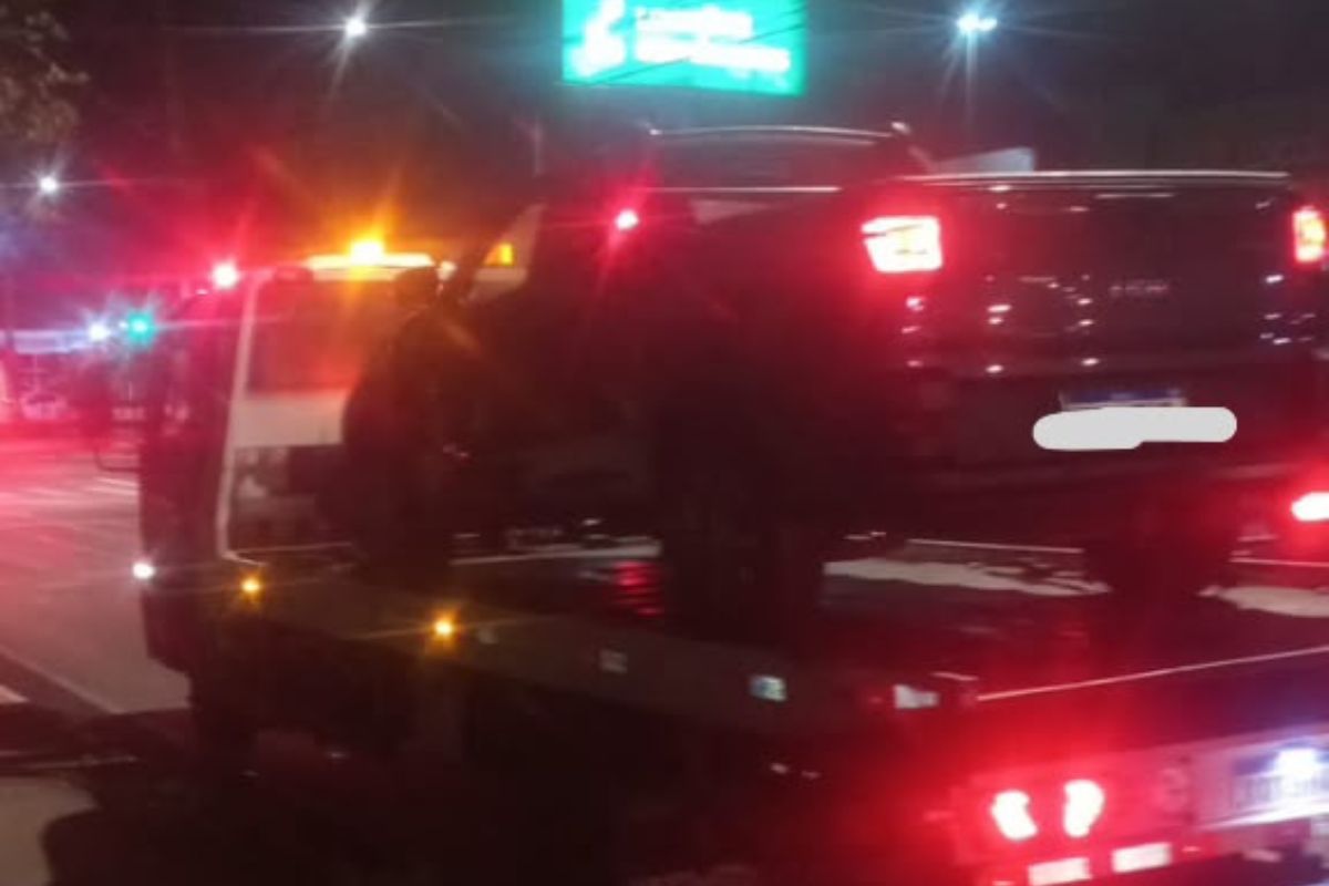 Policiais militares localizaram a caminhonete na avenida Edmeia Mattos Lazzarotti