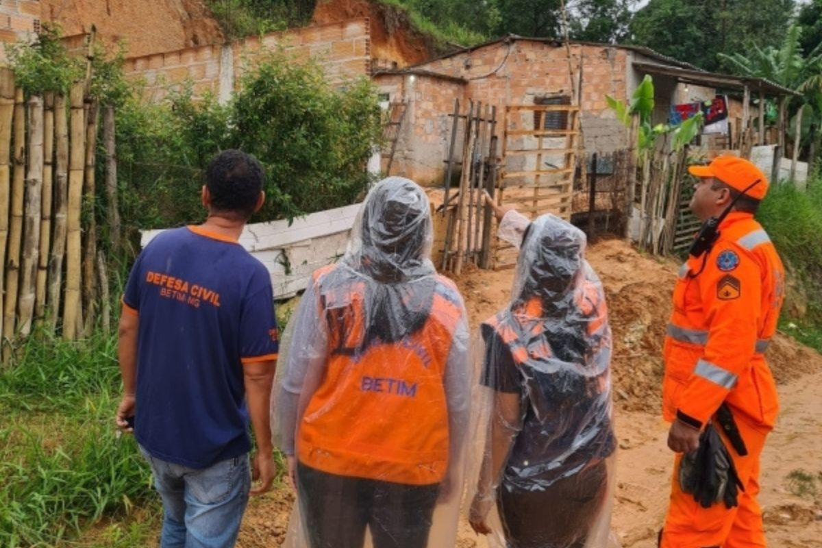 Equipes vão percorrer imóveis em áreas previamente mapeadas como de risco