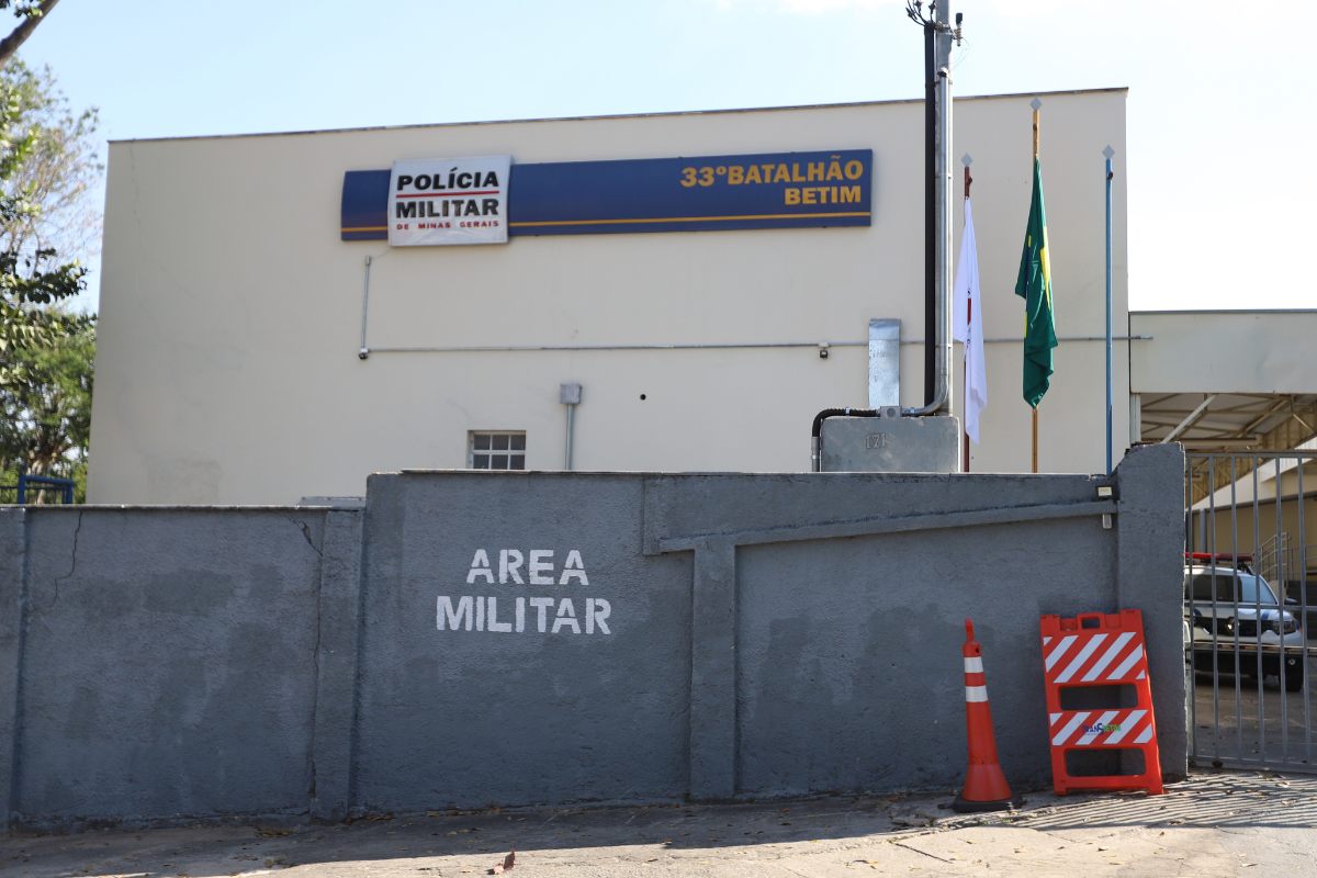 Suspeito e vítima foram levados para a sede do 33º BPM, no Angola; homem recebeu voz de prisão