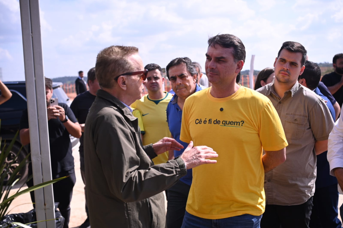 Senador esteve no local com comitiva do PL e com o empresário e ex-prefeito de Betim, Vittorio Medioli