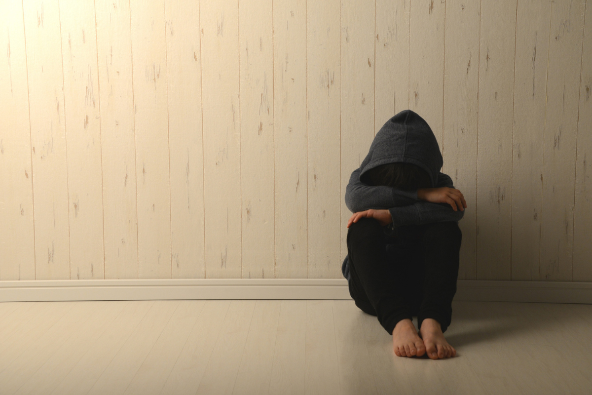 Crianças brincavam de cartas quando foram abordadas pelo homem